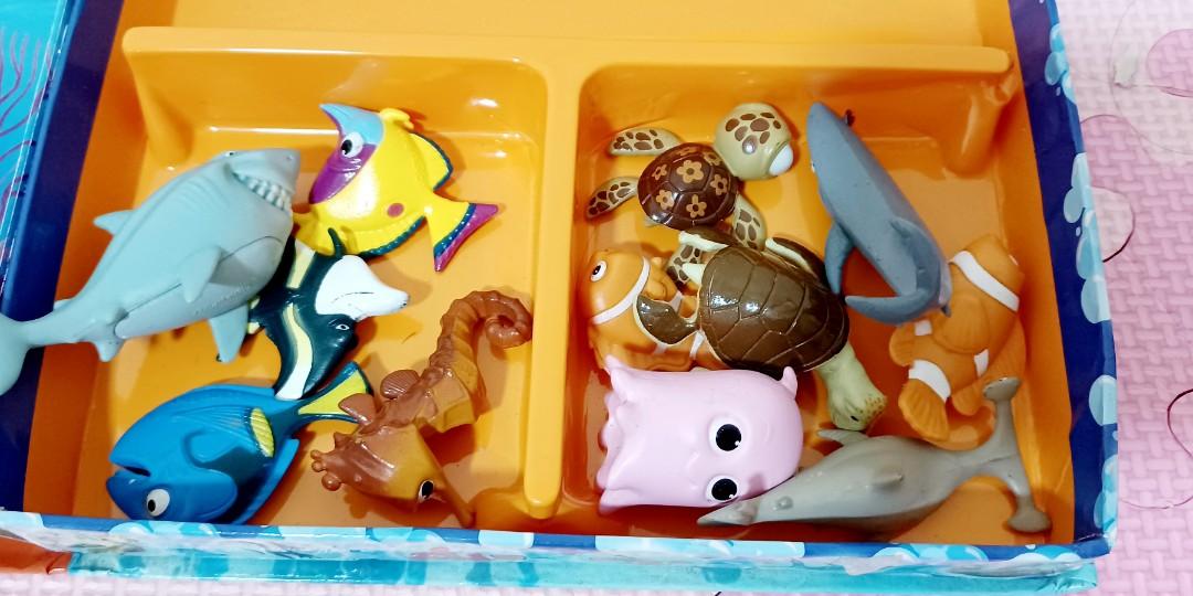 Finding nemo 2025 aquarium gang toys