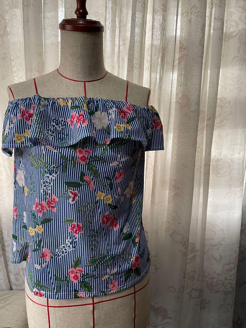 Floral Off shoulder (Category: Others Tops) located in Baguio. Submitted by greywolfred (Listing ID 1161161953, Image 1). Description: .