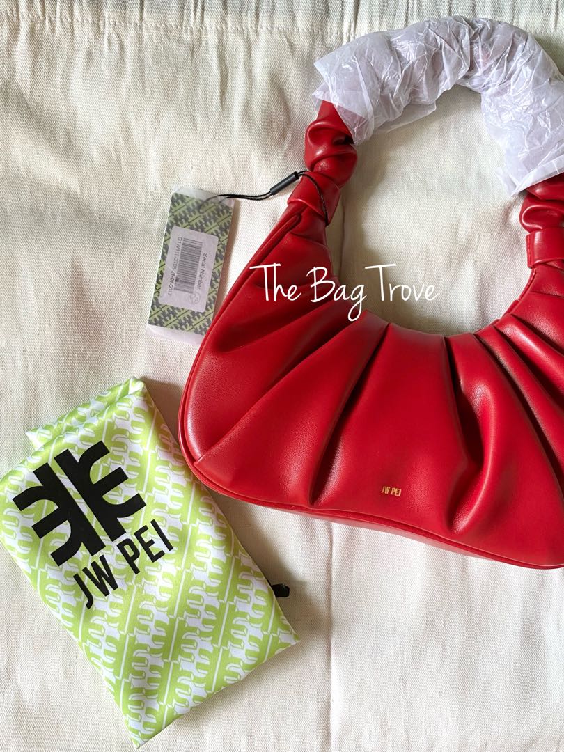 JW PEI - Gabbi Bag #jwpei #jwpeigabbi #bag #holiday #gift #christmasli