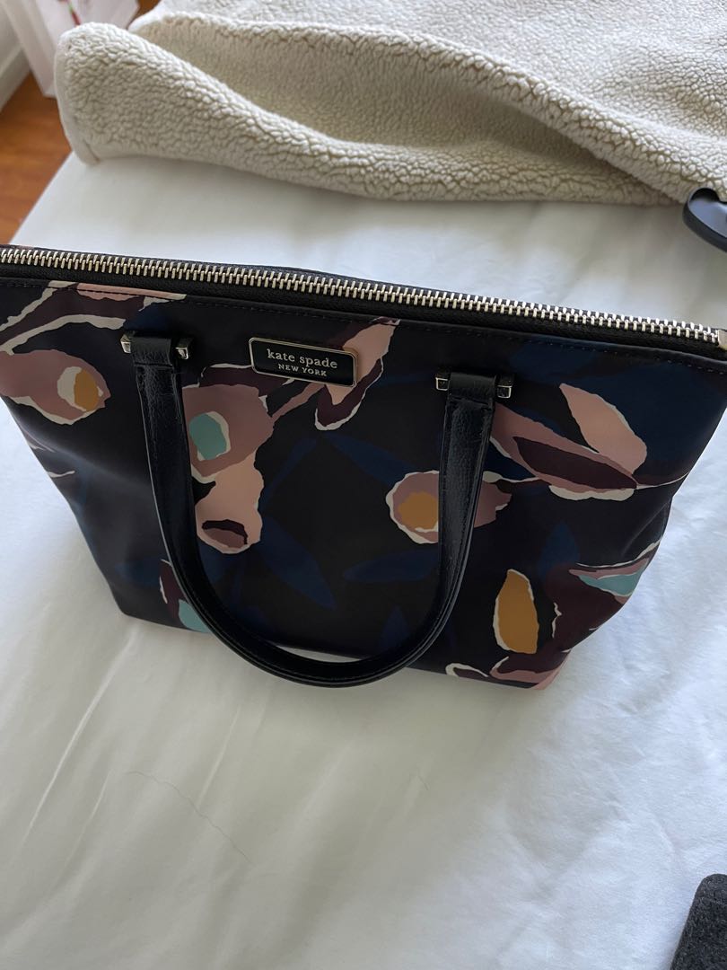Kate spade lunch sale bag with shoulder strap