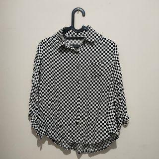 Kemeja Kotak-kotak Hitam Putih / Black & White Checkered Pattern Women Shirt / Outer