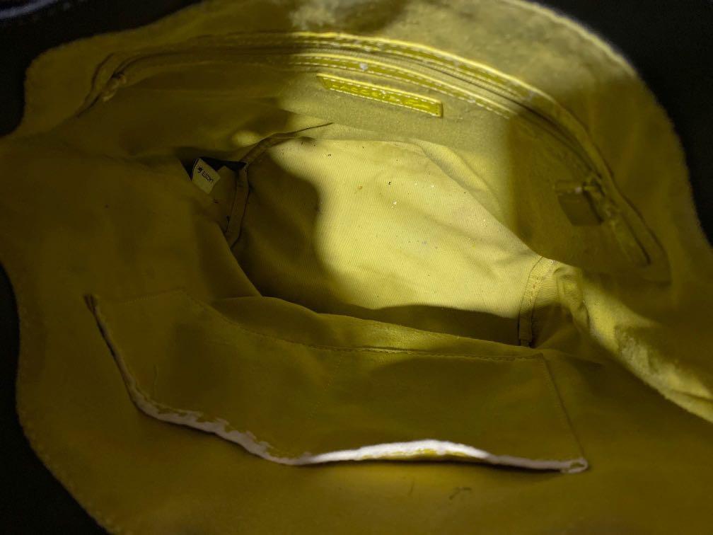 Lacoste second hand bag (Category: Shoulder Bags) located in Makati City. Submitted by vanbustling (Listing ID 1161184729, Image 2). Description: No logo Plus shippinh fee outside meet up loc Selling old baga for pandemic funds.