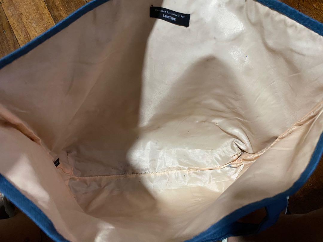 Lancome bag (Category: Shoulder Bags) located in Makati City. Submitted by vanbustling (Listing ID 1161186155, Image 1). Description: Plus sf if outside meet up location For pandemic funds.