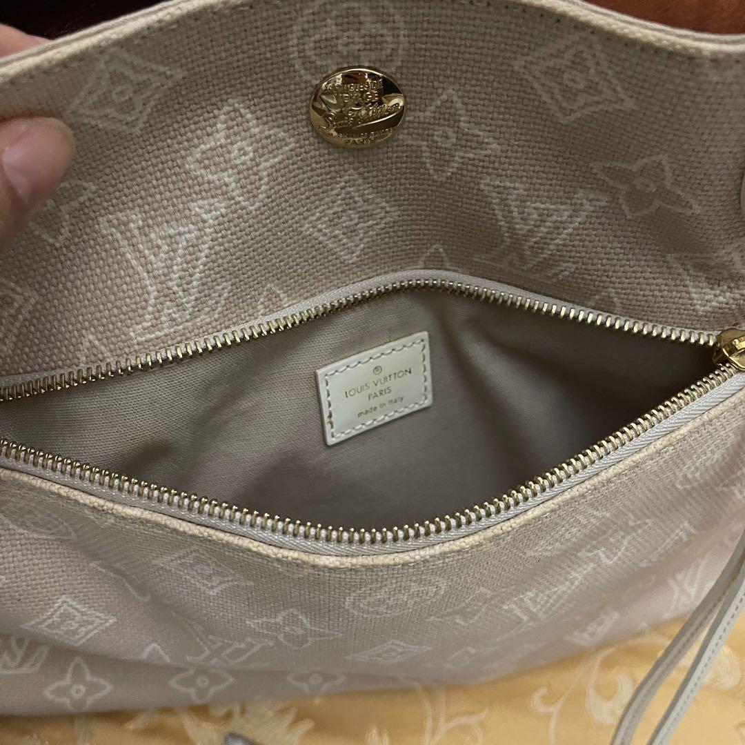 Louis Vuitton Lunar Pm Mahina Women'S Shoulder Bag Sable