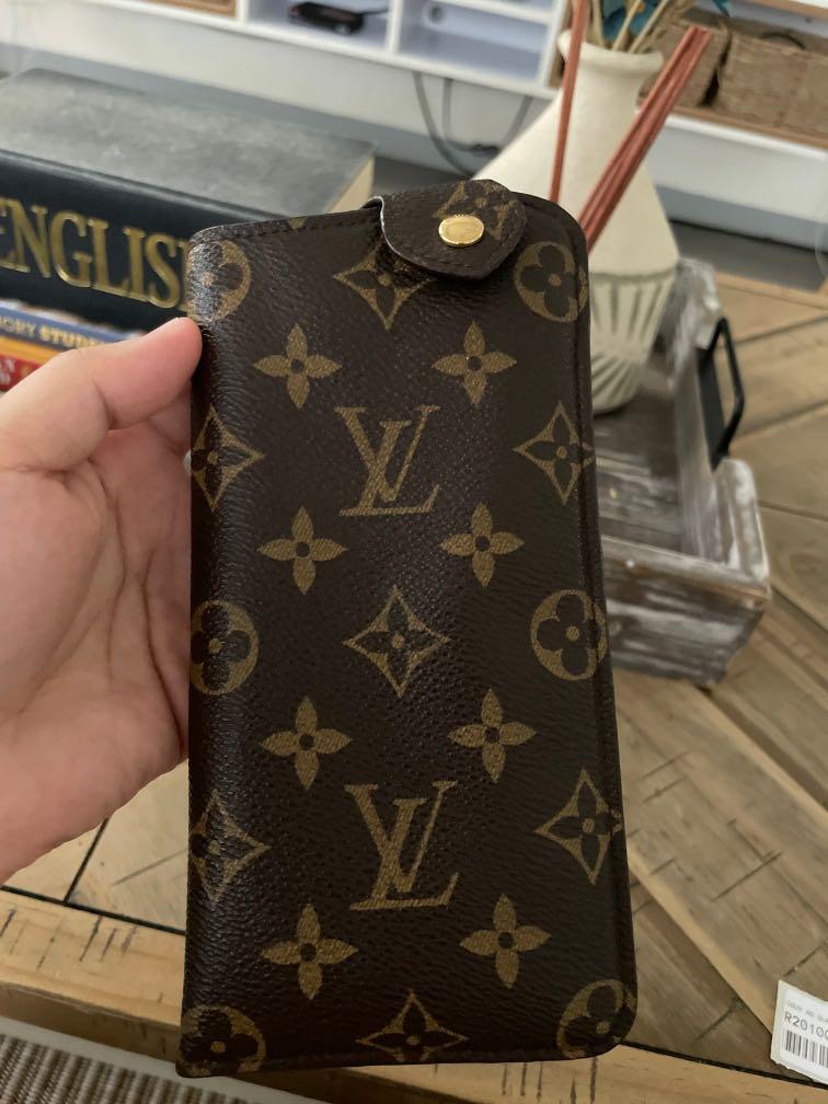 Lv sunglass casw (Category: Luxury Bags & Wallets) located in Pasig City. Submitted by lai08. (Listing ID 1161122893, Image 3). Description: 100% authentic, no inclusions Great condition.