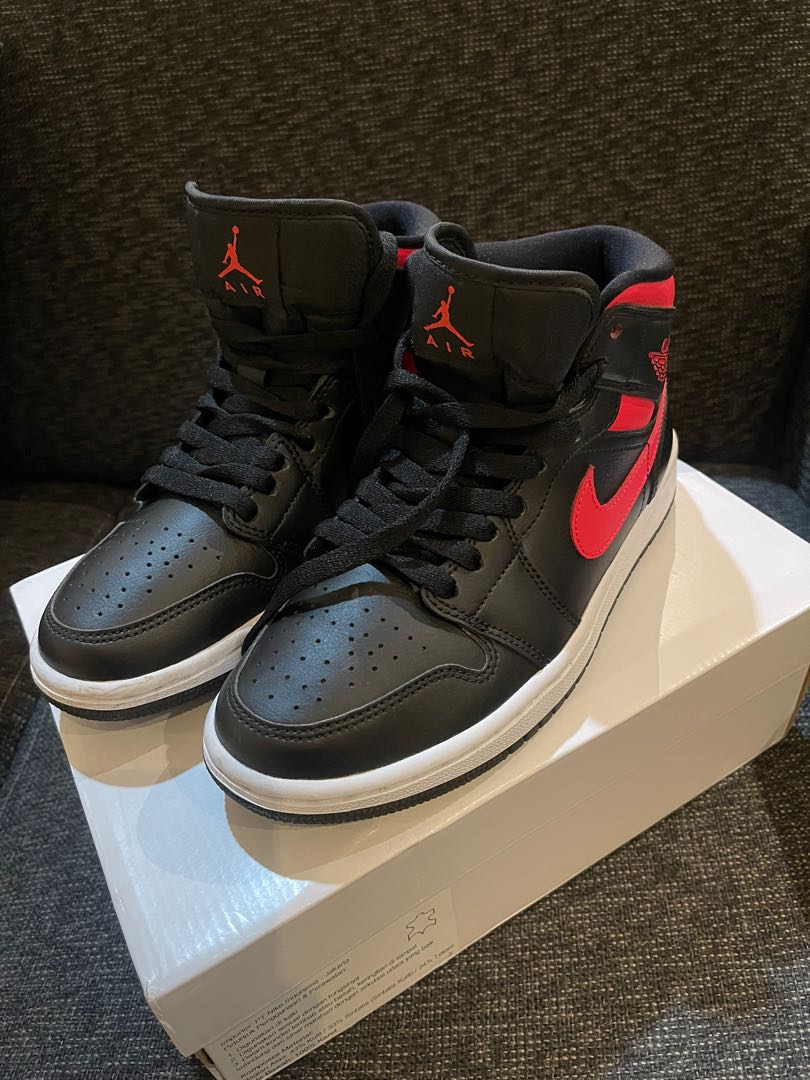 Nike Air Jordan 1 Mid Siren Red Authentic, Fesyen Pria, Sepatu