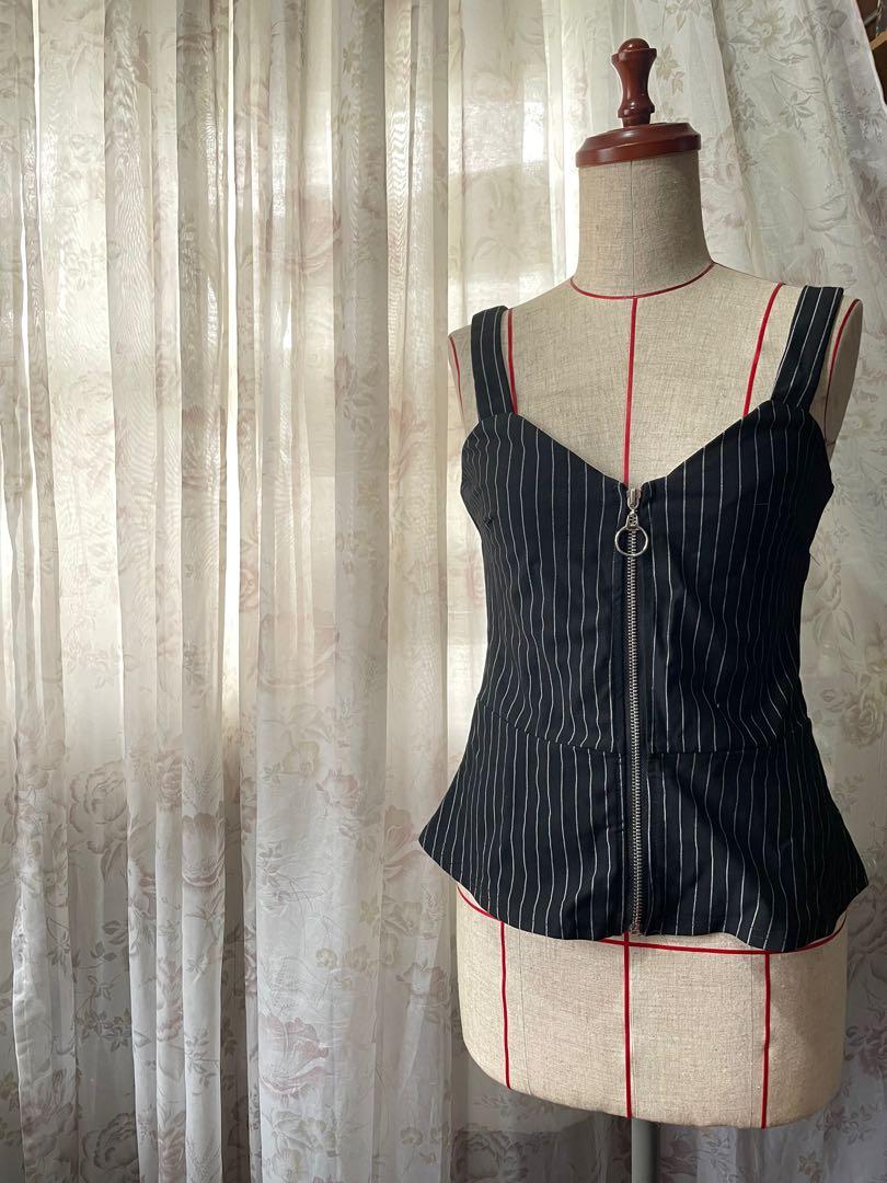 Peplum zip up Blouse (Category: Sleeveless) located in Baguio. Submitted by greywolfred (Listing ID 1161161399, Image 1). Description: .