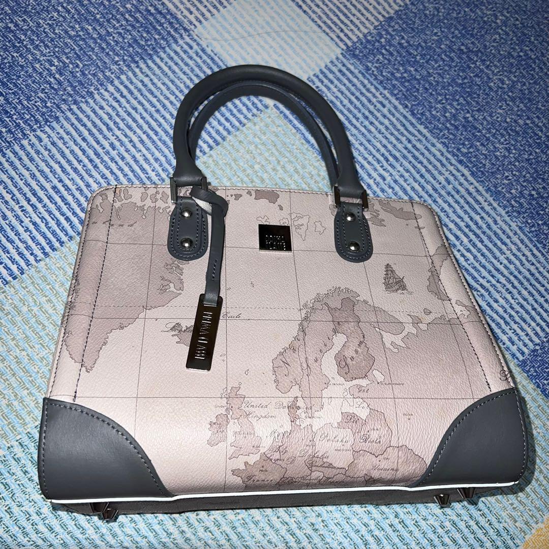 Prima Classe Shoulder Crossbody Bag (Category: Luxury Bags & Wallets) located in Muntinlupa City. Submitted by classycloset.mnl (Listing ID 1161161999, Image 1). Description: Condition: 8/10 Barely used. Discoloration in stitching due to storage..
