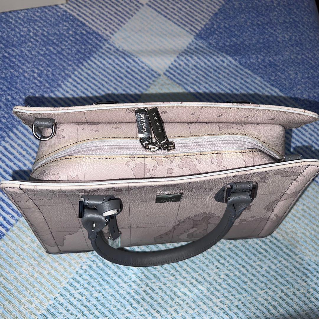 Prima Classe Shoulder Crossbody Bag (Category: Luxury Bags & Wallets) located in Muntinlupa City. Submitted by classycloset.mnl (Listing ID 1161161999, Image 2). Description: Condition: 8/10 Barely used. Discoloration in stitching due to storage..