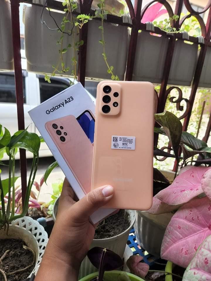 SAMSUNG GALAXY A23 (Category: Samsung) located in Caloocan City. Submitted by ombretedaniellemariz.deer (Listing ID 1161186598, Image 2). Description: SAMSUNG GALAXY A23 6/128GB 2WEEKS OLD WITH RECEIPT Naka plastic pa sides, with tempered Complete package Brandnew condition Selling 11,000 OPEN FOR SWAP PM ME FOR SURE BUYER NORTH CALOOCAN ALMAR ZABARTE.