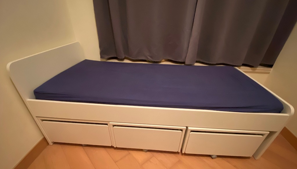 Single Ikea Slakt bed with 3 Slakt storage boxes, 傢俬＆家居, 傢俬, 床架及床褥