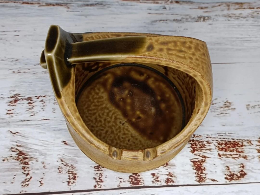 Stoneware ashtray/holder (Category: Other Kitchenware & Tableware) located in Mandaluyong City. Submitted by aishoppe08 (Listing ID 1161166881, Image 2). Description: h10cm x d10cm.