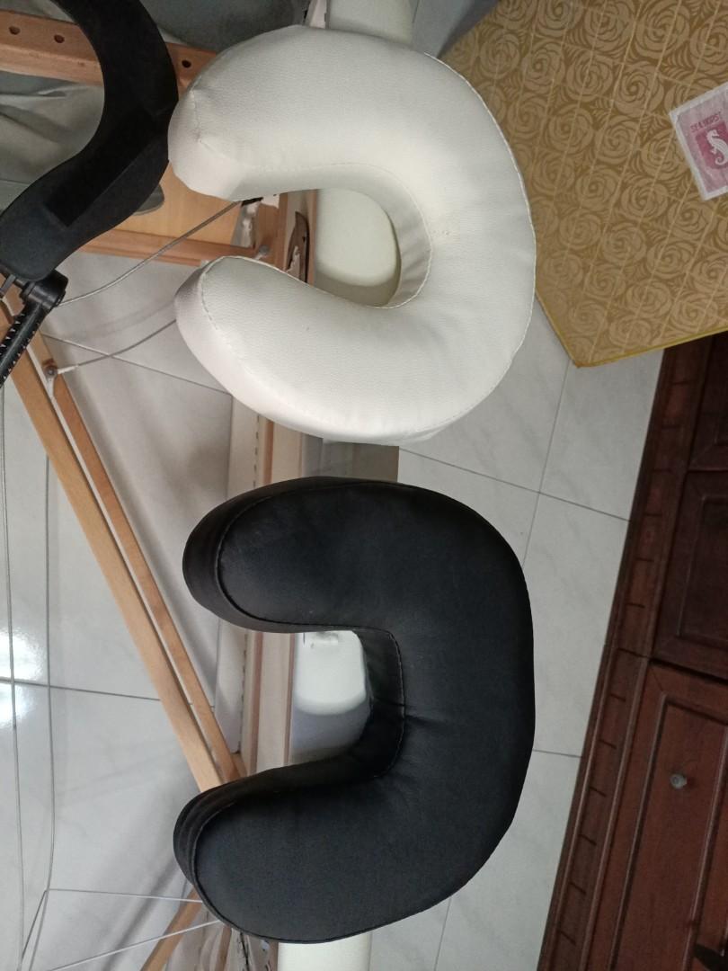 Used massage table, Furniture & Home Living, Furniture, Other Home