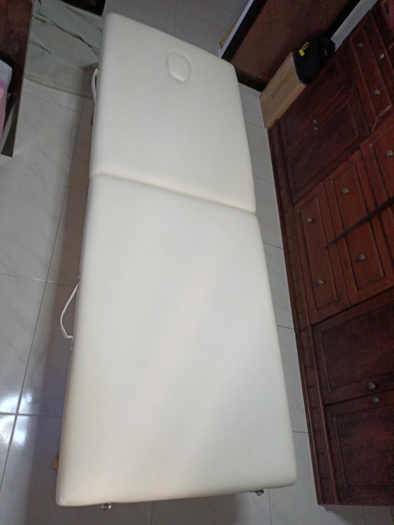 Used massage table, Furniture & Home Living, Furniture, Other Home