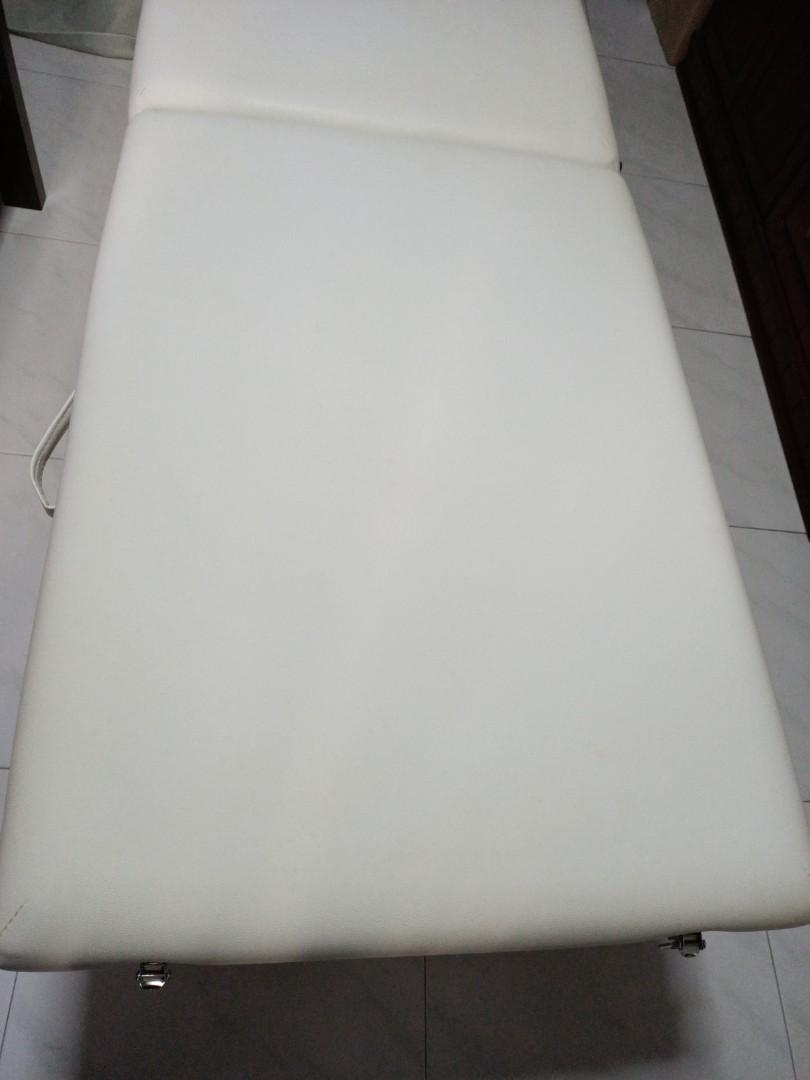 Used massage table, Furniture & Home Living, Furniture, Other Home