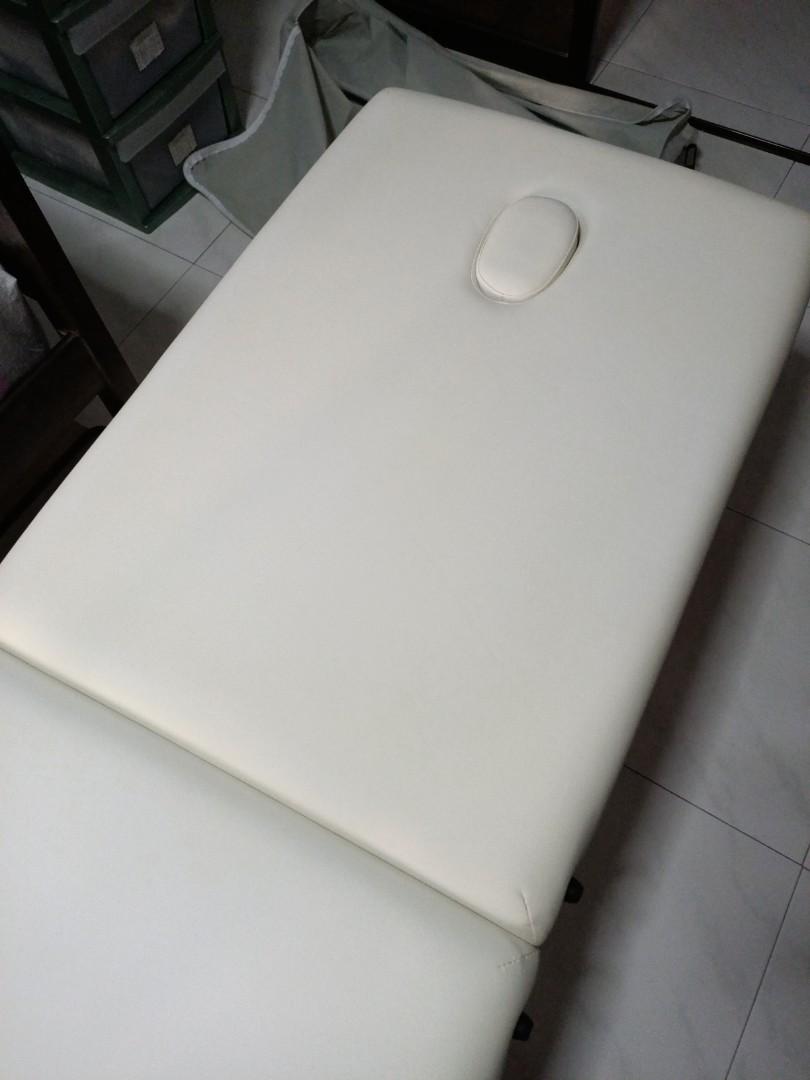 Used massage table, Furniture & Home Living, Furniture, Other Home