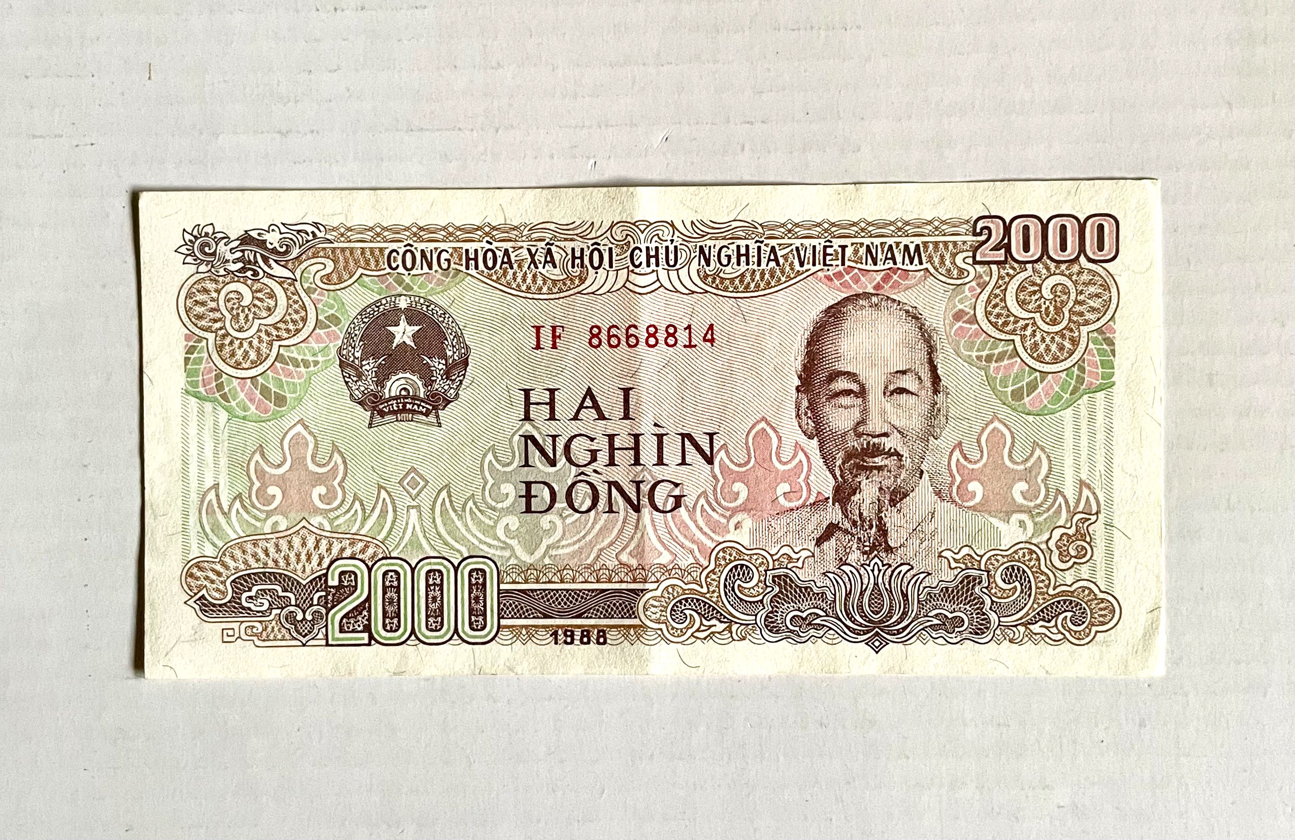 vintage-1988-vietnamese-hai-nghin-dong-2000-dong-banknote-currency