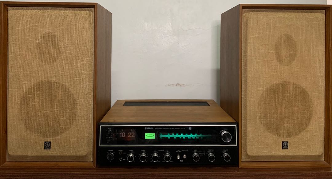 Yamaha Vintage Reciever and Speakers 