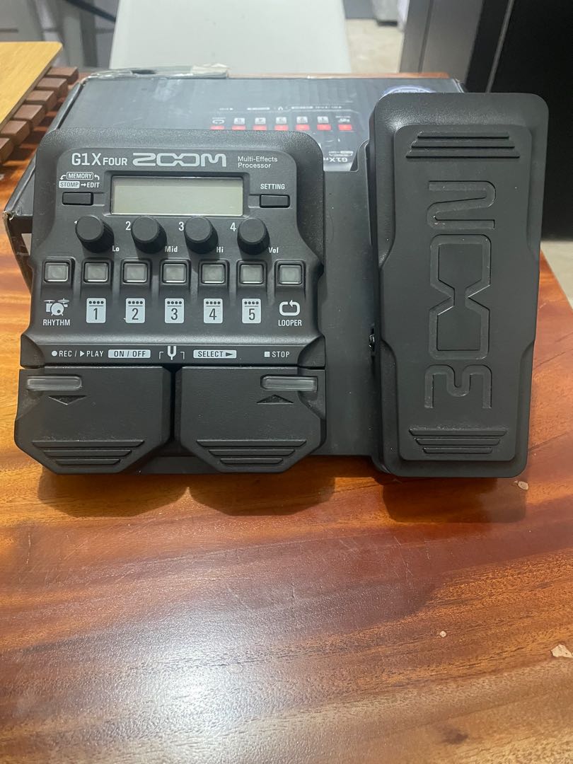 zoom g1x four, Hobbies & Toys, Music & Media, Music Accessories on