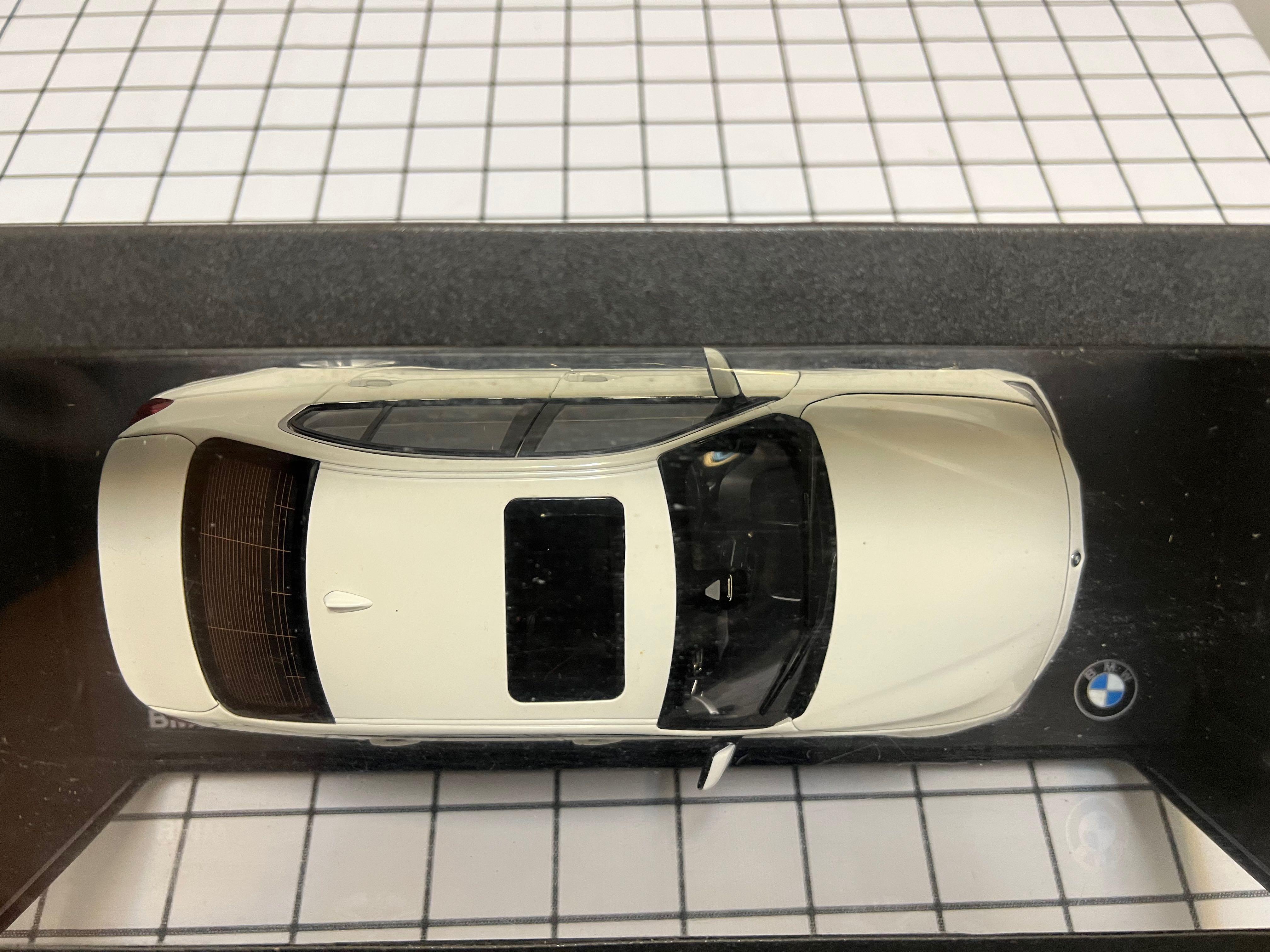 寶馬原廠1:18 BMW 3 Series Alpine White (F30 335i), 興趣及遊戲