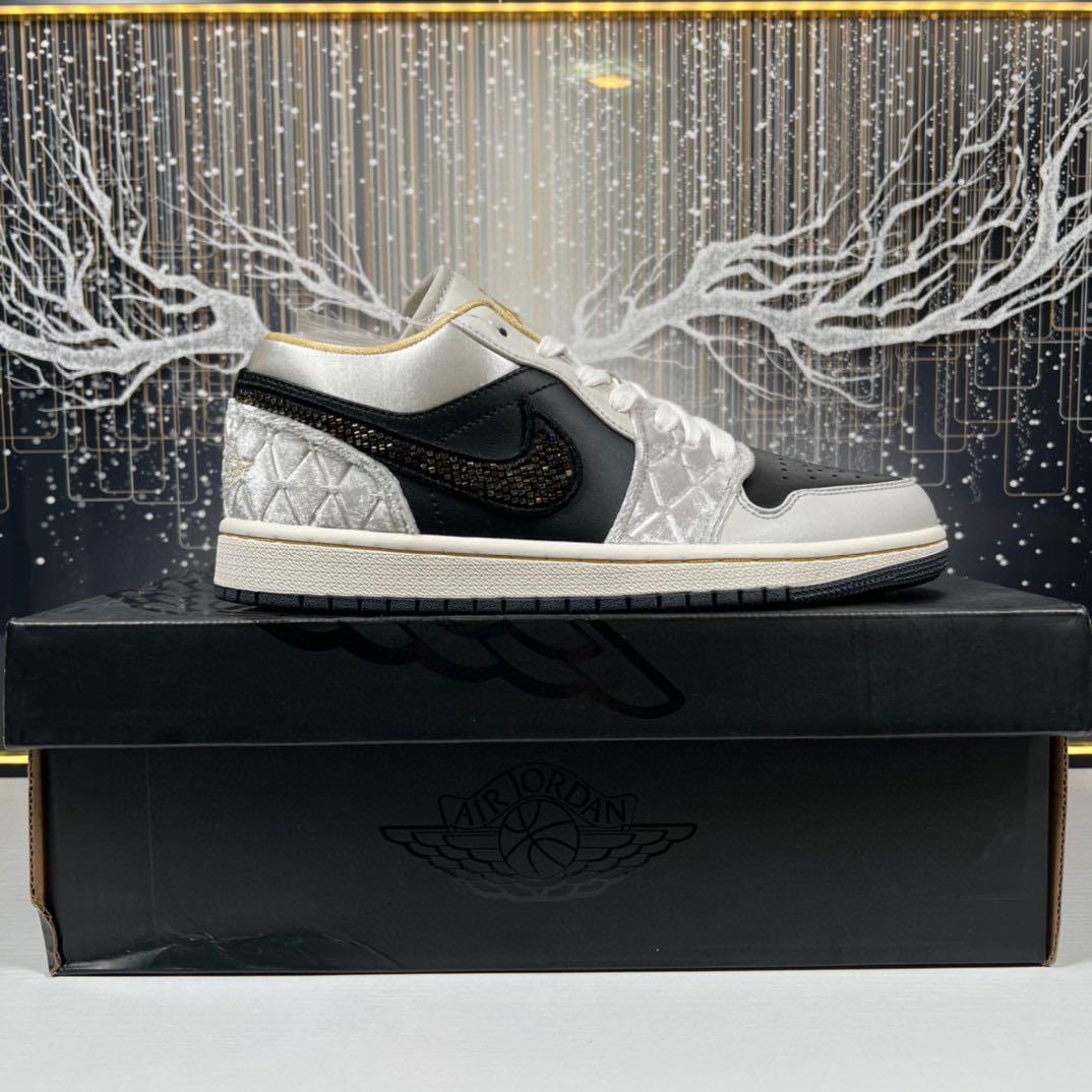 👟實拍Air Jordan 1 Low SE 黑灰綢緞Size：36 36.5 37 38 38.5 39 40 40.5 41 42 42.5  43 44 44.5 45 46, 男裝, 鞋, 波鞋- Carousell