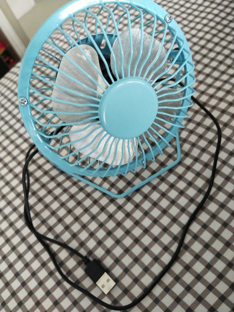 Broken USB Fan, Furniture & Home Living, Lighting & Fans, Fans on Carousell