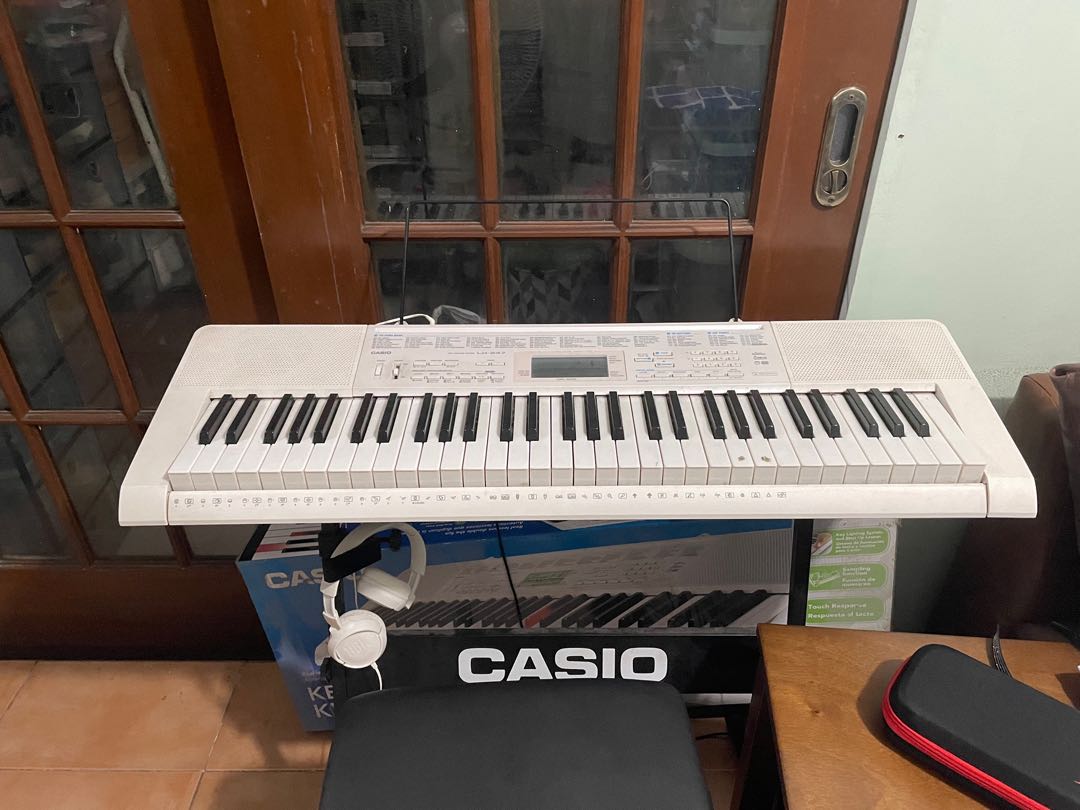 Sale or Swap Casio keyboard LK247, Hobbies & Toys, Music & Media, Musical Instruments on Carousell