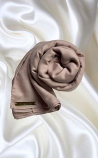 (Category: ) located in . Submitted by daisycloset__ (Listing ID 1161267092, Image 1). Description: .