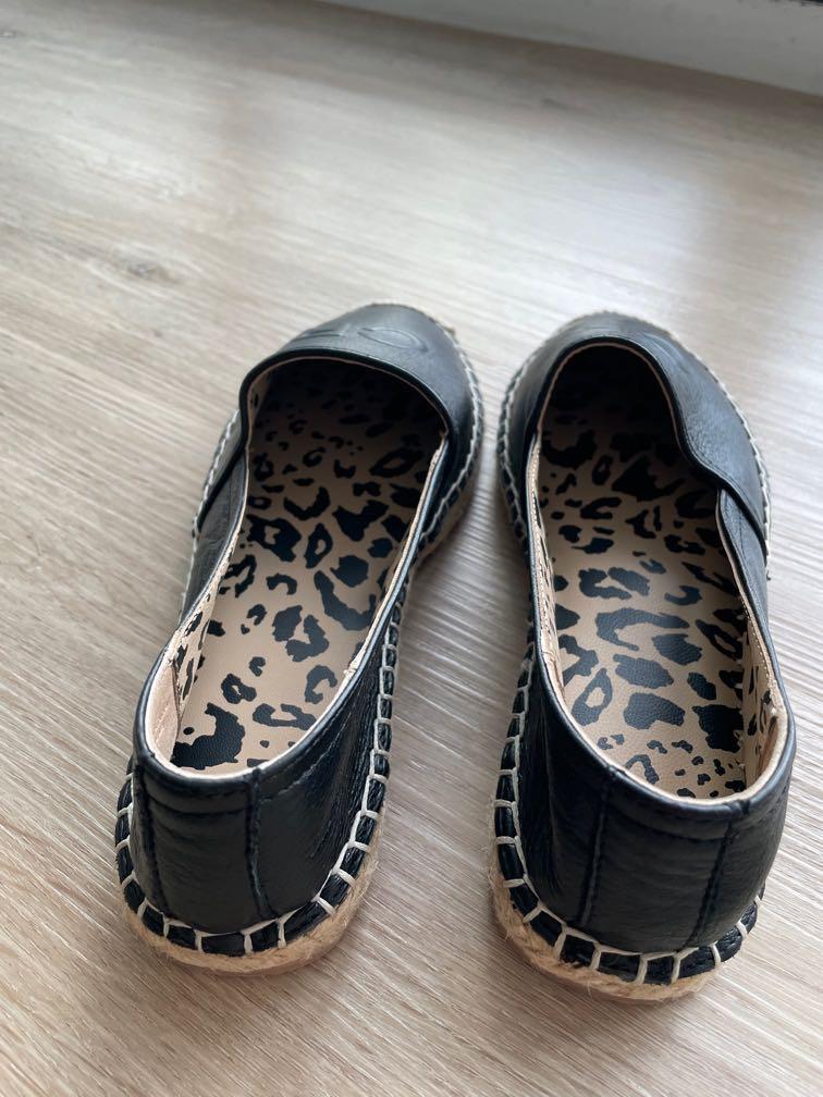 Country Road shoe black leather , Luxury, Sneakers & Footwear on Carousell