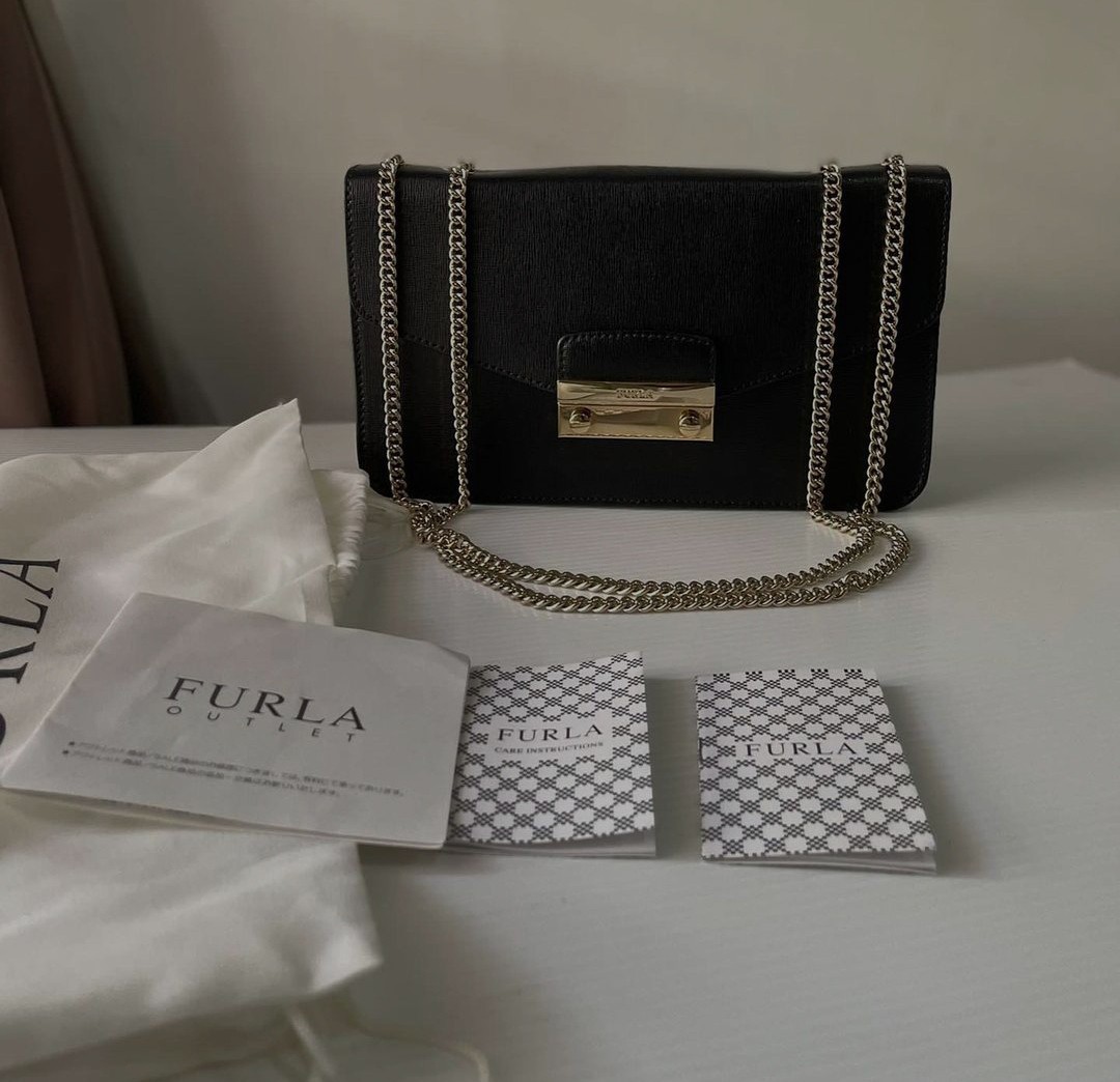 Fast Sale Like New Furla Julia Pochette Crossbody In Black sz 25 x