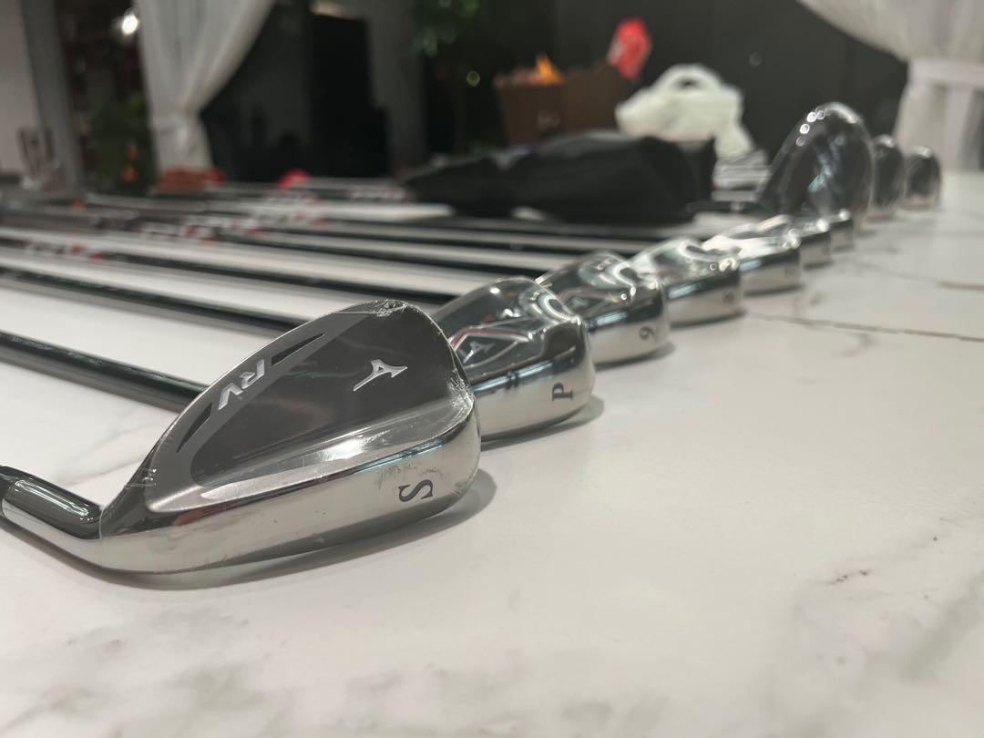 Full set of Mizuno Golf Clubs, Sports Equipment, Sports & Games, Golf