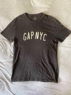 GAP NYC 灰色質感 Logo 短袖 T 恤