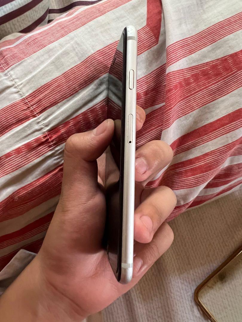 Iphone 6s 64GB Silver (Category: iPhone 6 Series) located in Manila. Submitted by rickyuy0901 (Listing ID 1161250251, Image 3). Description: iphone 6s 64gb silver openline Battery needs to be replace.