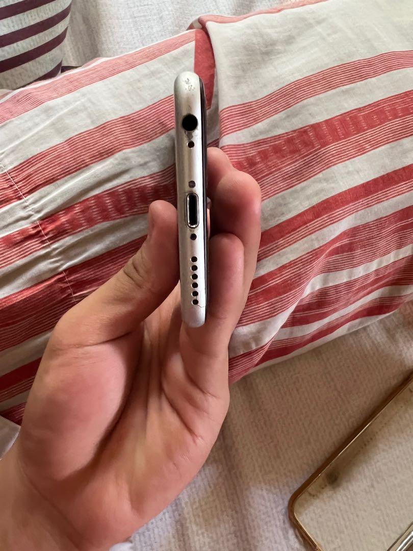 Iphone 6s 64GB Silver (Category: iPhone 6 Series) located in Manila. Submitted by rickyuy0901 (Listing ID 1161250251, Image 2). Description: iphone 6s 64gb silver openline Battery needs to be replace.