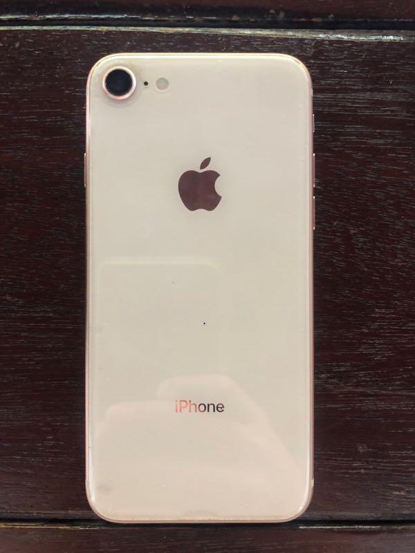iPhone 8 64GB (Category: iPhone 8 Series) located in Taguig. Submitted by geepee21 (Listing ID 1161287673, Image 2). Description: iPhone 8 for sale Globe-locked (but can have it unlocked) 64gb Tiny crack on screen but does not affect performance Still runs smoothly Negotiable.