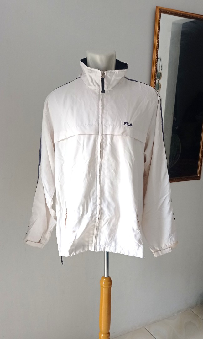 Jaket Parasut Fila Jaket Parasut FILA, Fesyen Pria, Pakaian Baju