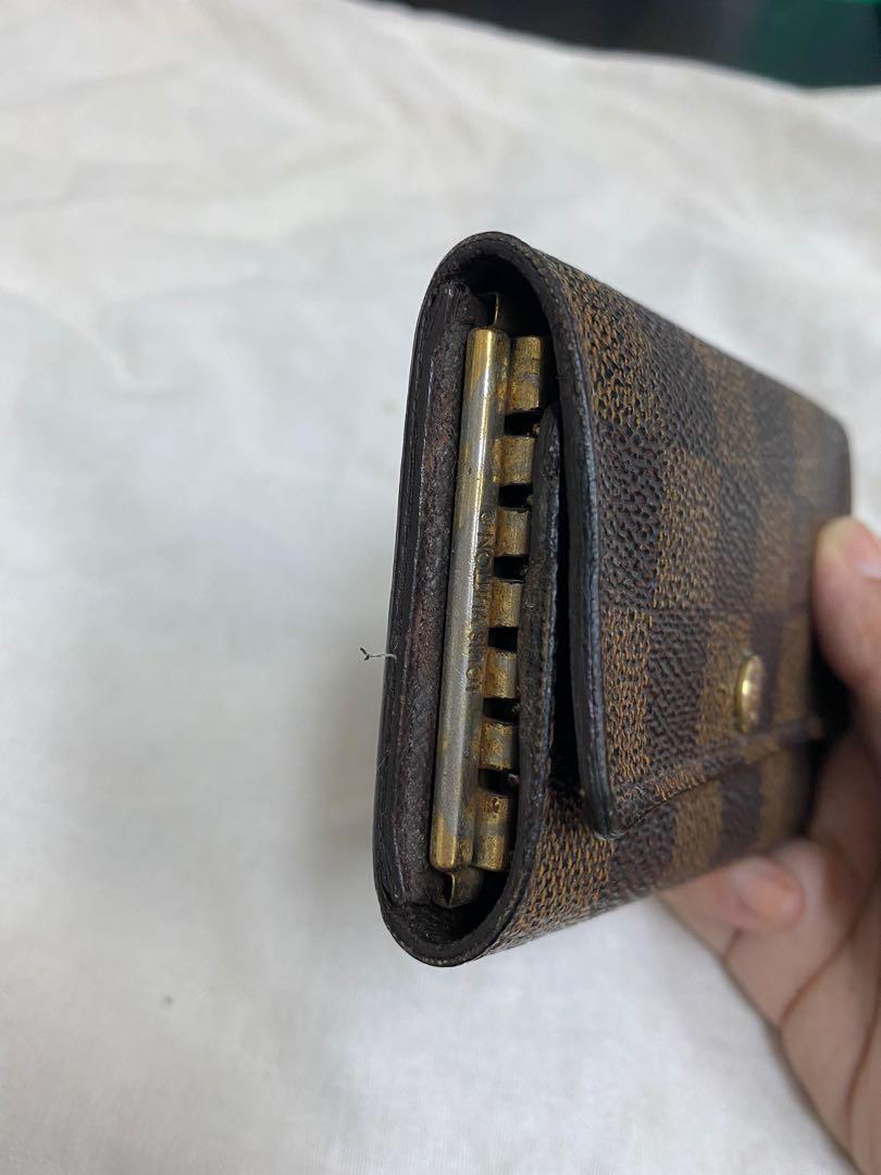 AUTHENTIC LV 6 key holder (Category: Luxury Bags & Wallets) located in Santa Rosa. Submitted by authenthei (Listing ID 1161268687, Image 2). Description: Well used LV keyholder No inclusions 7.5/10 well used FINAL PRICE Owned by my auntie based in US (Hawaii) 6 slots Mop: GCASH, bdo/bpi deposit only Shipping to be shouldered by buyer .