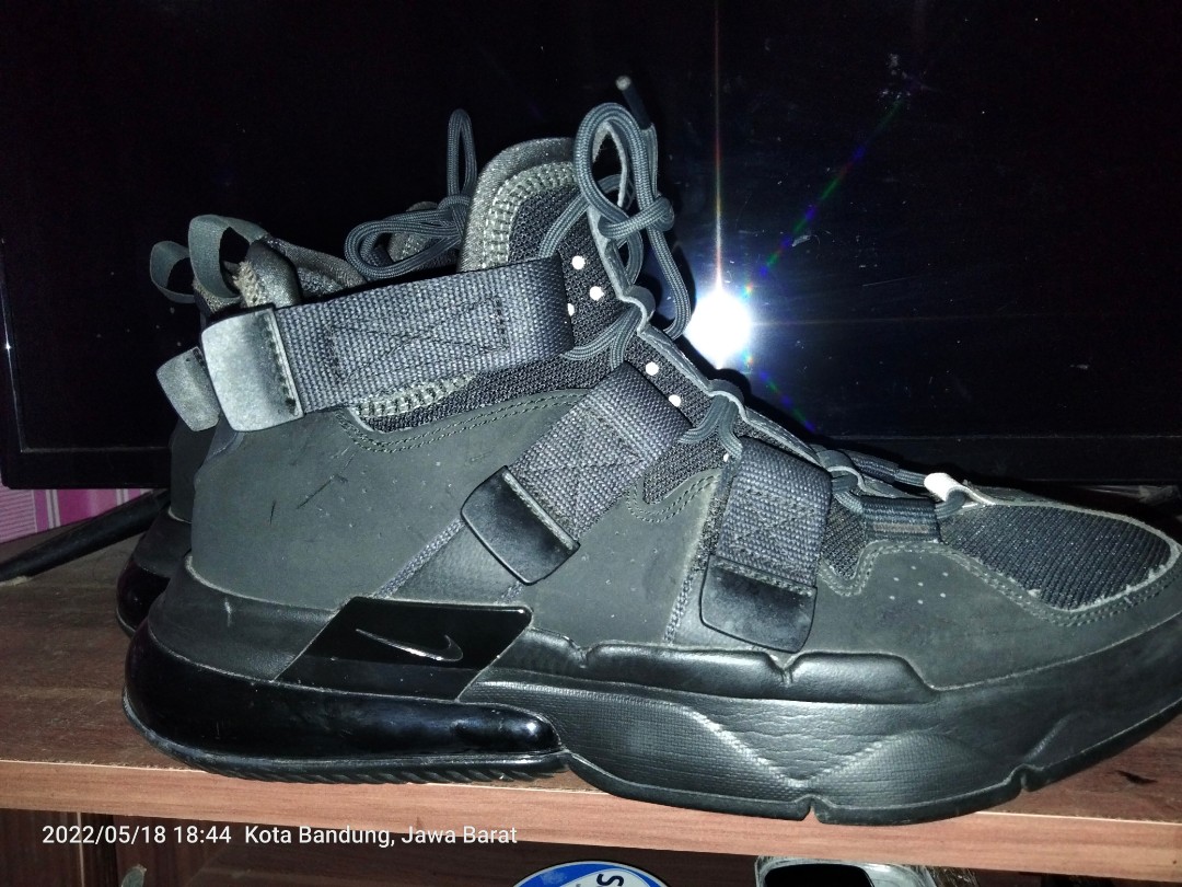 original nike air edge 270 triple black
