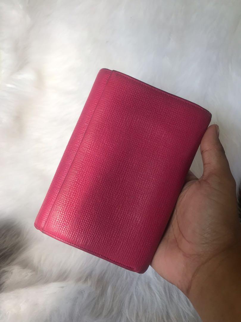 Originam Mcm Wallet Turnable screw and etiketa (Category: Wallets & Card holders) located in Silang. Submitted by saveenshop (Listing ID 1161245669, Image 2). Description: With minimal sign of use but still in good condition.