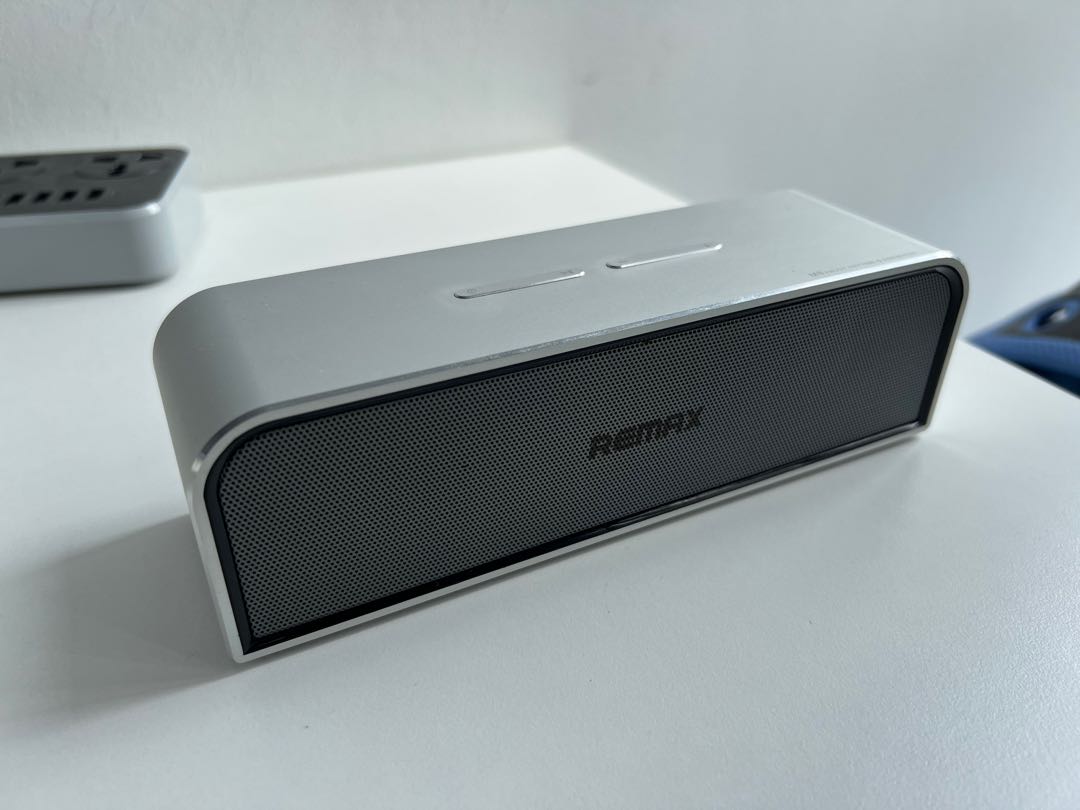 Remax m8 store bluetooth speaker