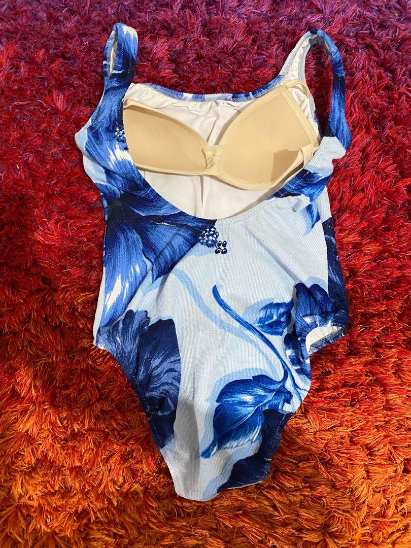 Speedo and Floral Swimsuit (Category: Bikinis & Swimsuits) located in Dasmarinas. Submitted by Yeobbie (Listing ID 1161306553, Image 2). Description: Both Swimsuut are for 220. The Floral Swimsuit is Padded and Almost New. The Speedo is well used but the printed name SPEEDo is faded. .