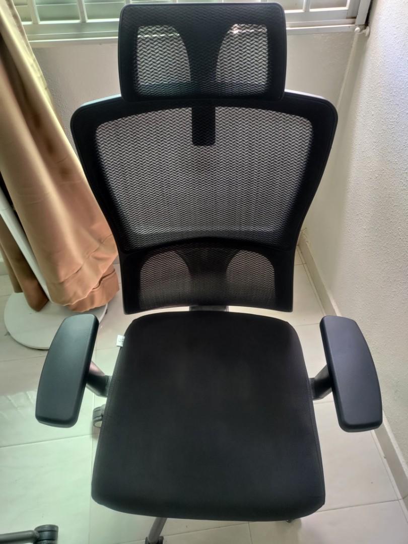 UMD Ergonomic Mesh Office Chair with Aluminium Leg and Enhanced Lumbar