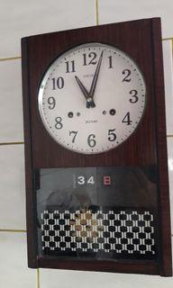 Wall clock vintage