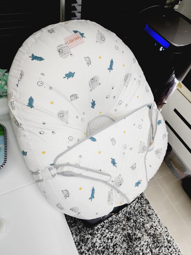 Anti reflux pillow / lounger for babies., Babies & Kids, Baby Nursery