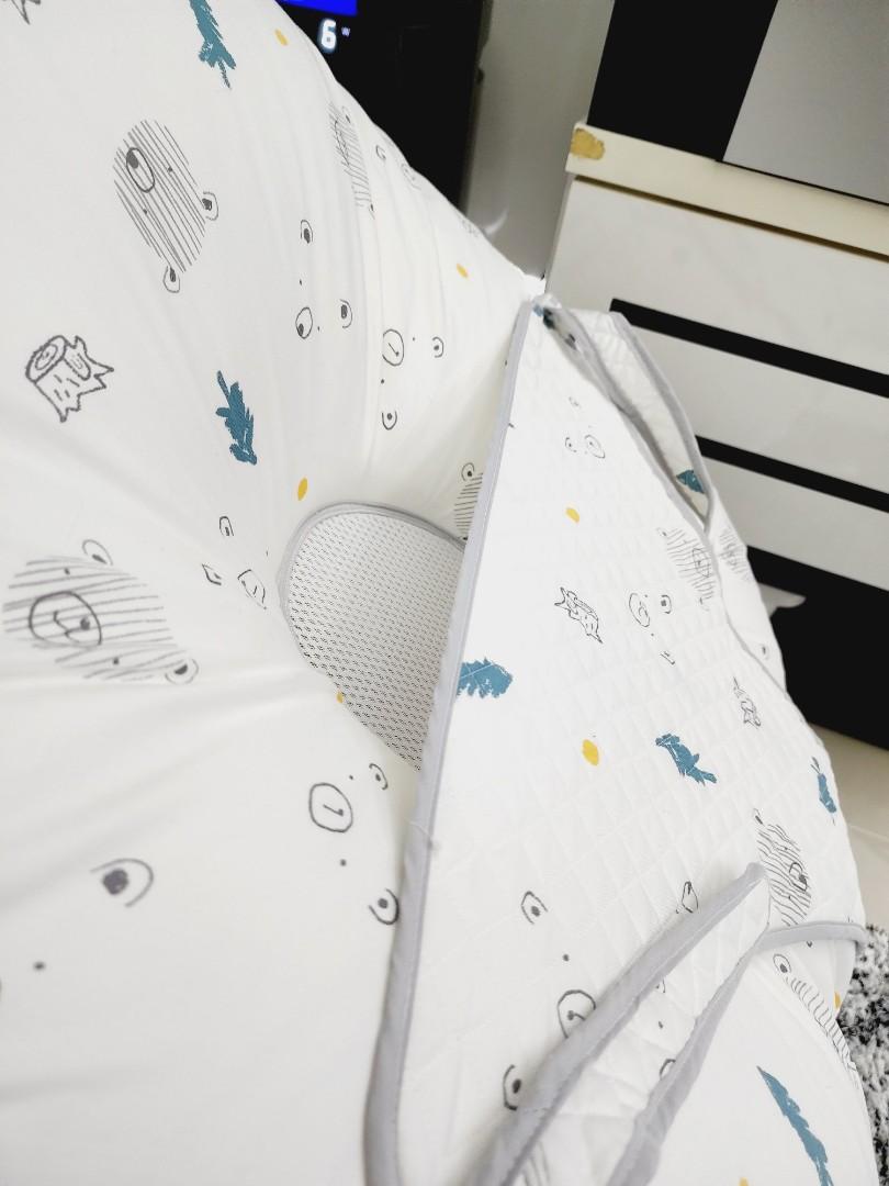 Anti reflux pillow / lounger for babies., Babies & Kids, Baby Nursery