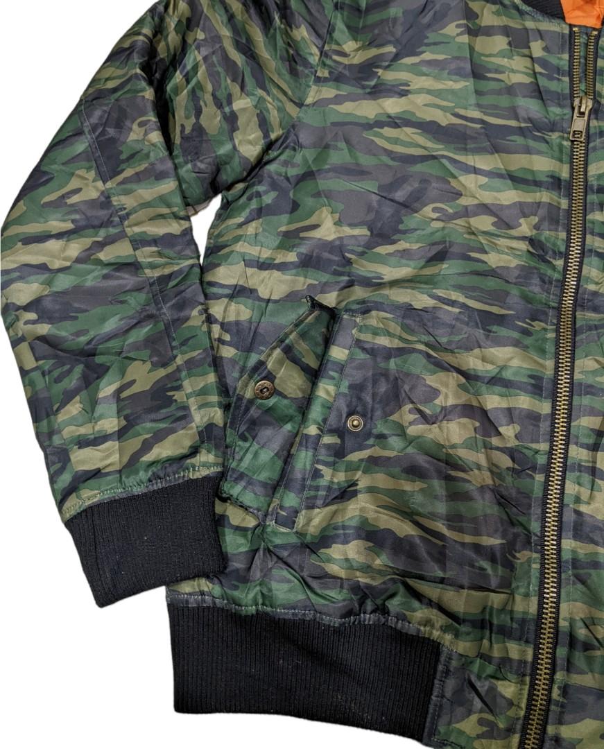 Army bomber jacket Forever 21 Men s Fashion Coats Jackets and Outerwear on Carousell