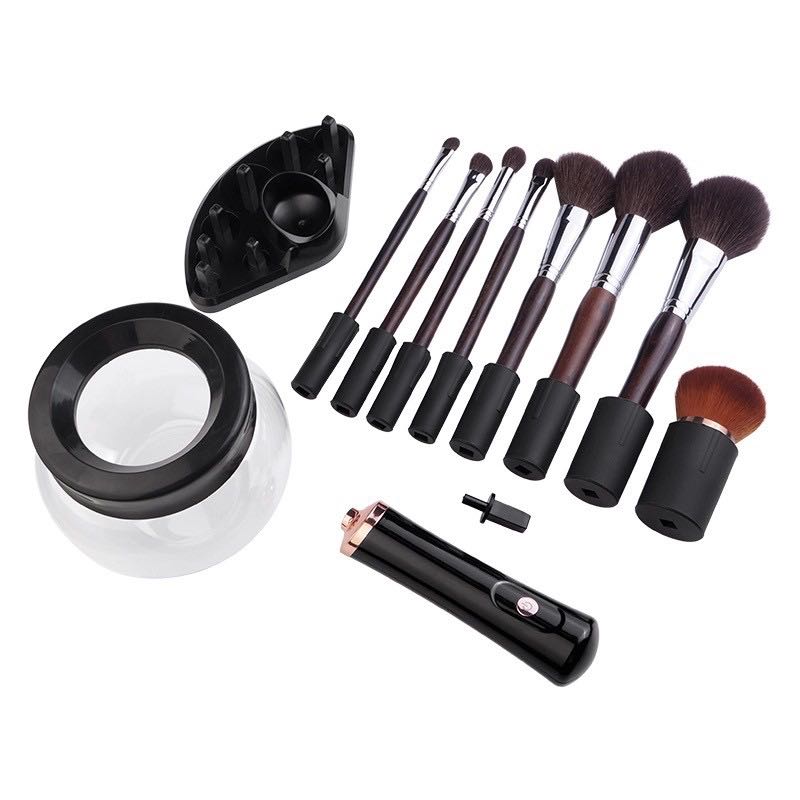 AUTOMATIC / BatteryOperated MakeUp Brush Cleaner in WHITE, Beauty