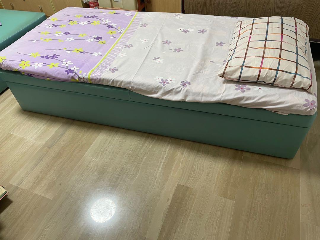 Bed Frame (Category: Bed Frames & Mattresses) located in Singapore. Submitted by christabel.wu (Listing ID 1161588936, Image 1). Description: Bed Frame; very well maintained Wide storage space, very useful to keep stuffs neatly for easy retrieval, specially for small bedroom footprint! (Not inclusive of mattress/pillow) Dimension: 196x91x31cm Please arrange self-pickup .
