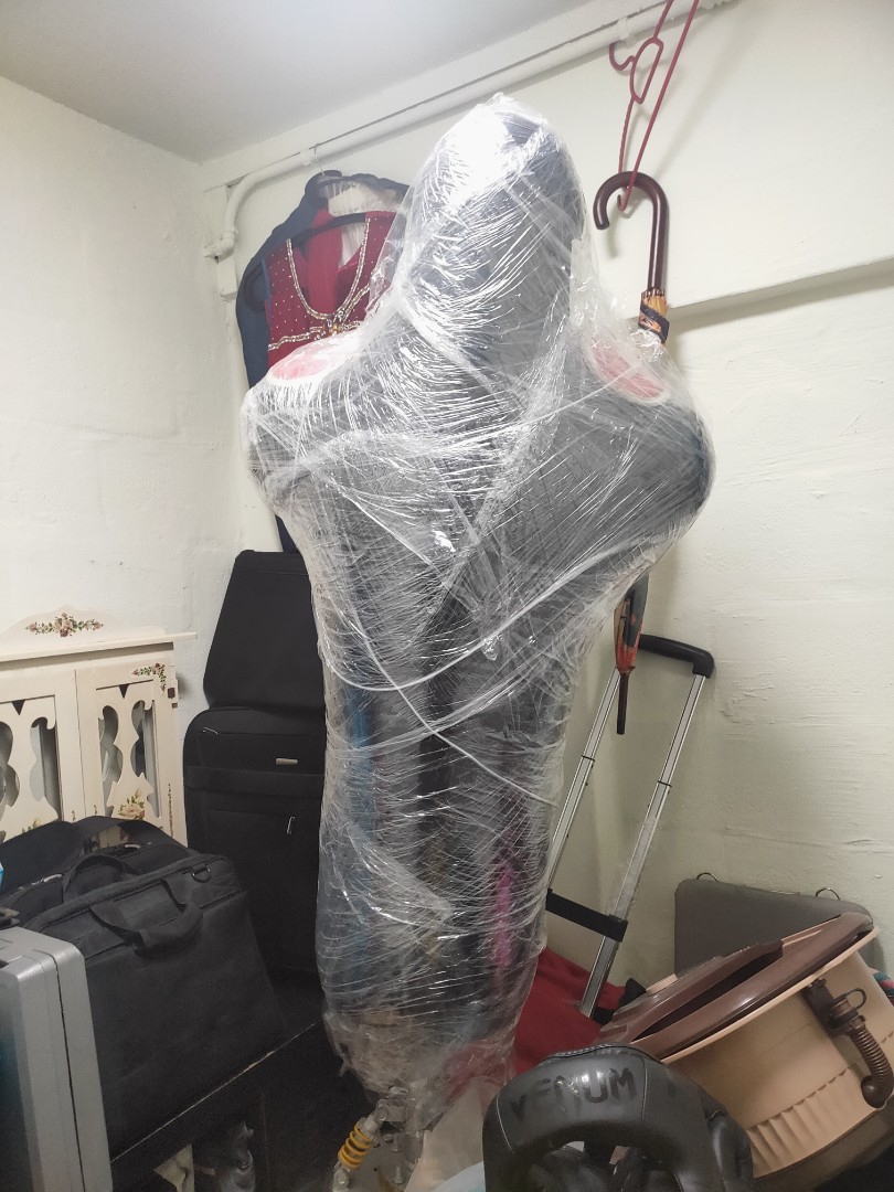 Boxing dummy with gloves and helmet, Sports Equipment, Other Sports