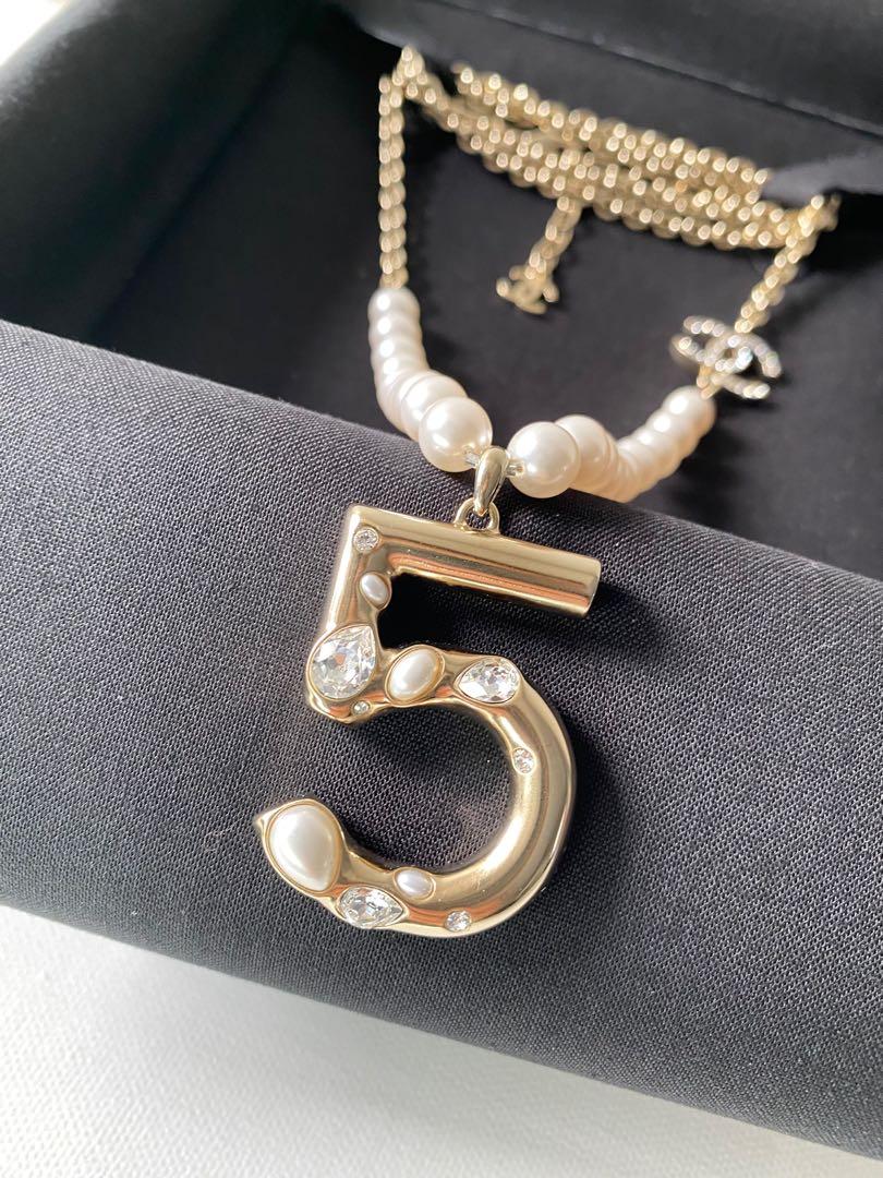 chanel no 5 pearl necklace